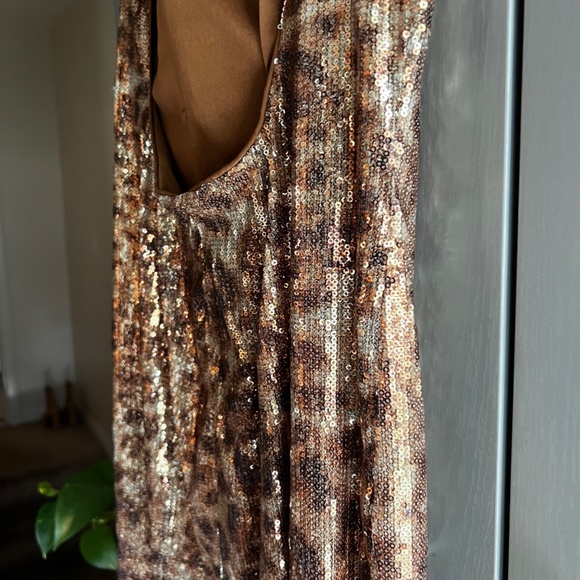 Cache open back sequin cheetah short dress - Picture 5 of 5